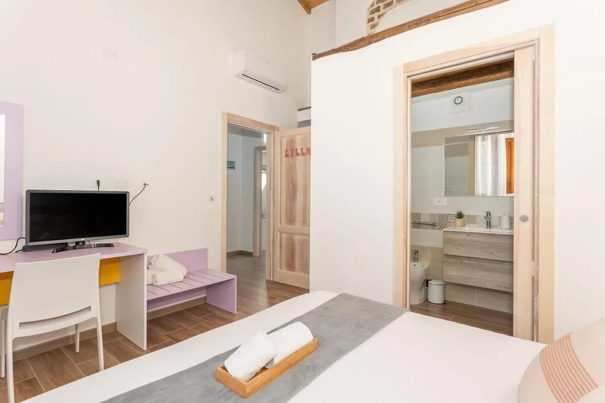 דירה Càbras Way To The Sea - Home With Garden & Hot Tub