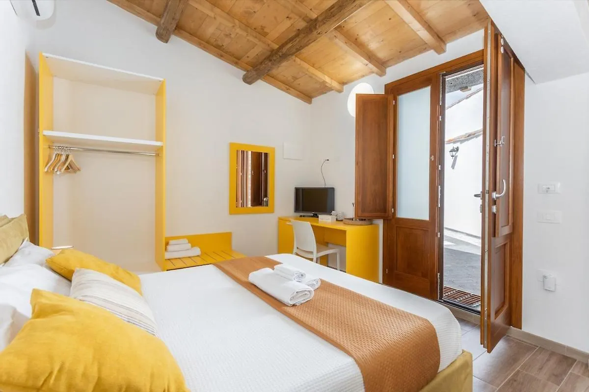Càbras Way To The Sea - Home With Garden & Hot Tub 0*,