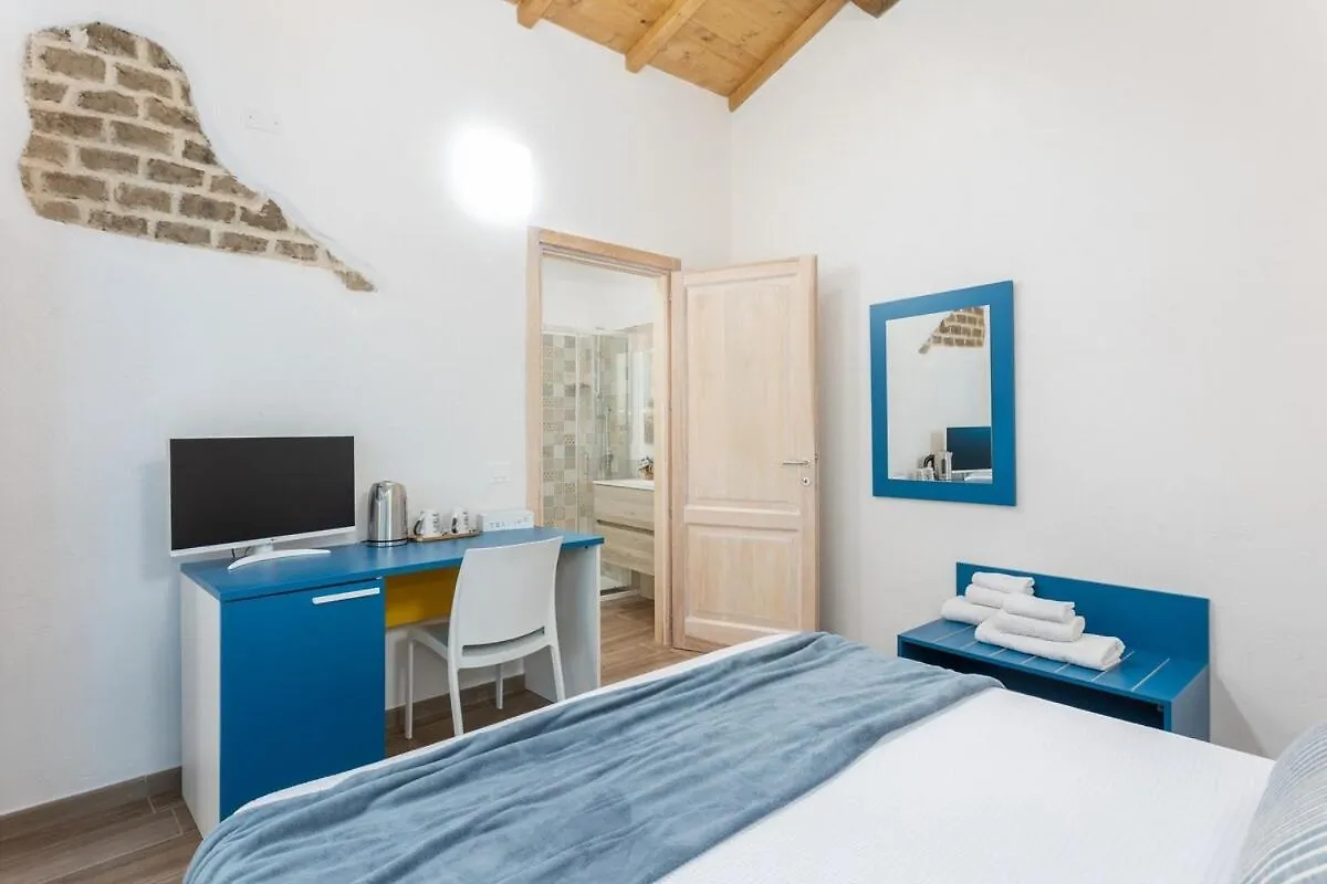 Càbras Way To The Sea - Home With Garden & Hot Tub