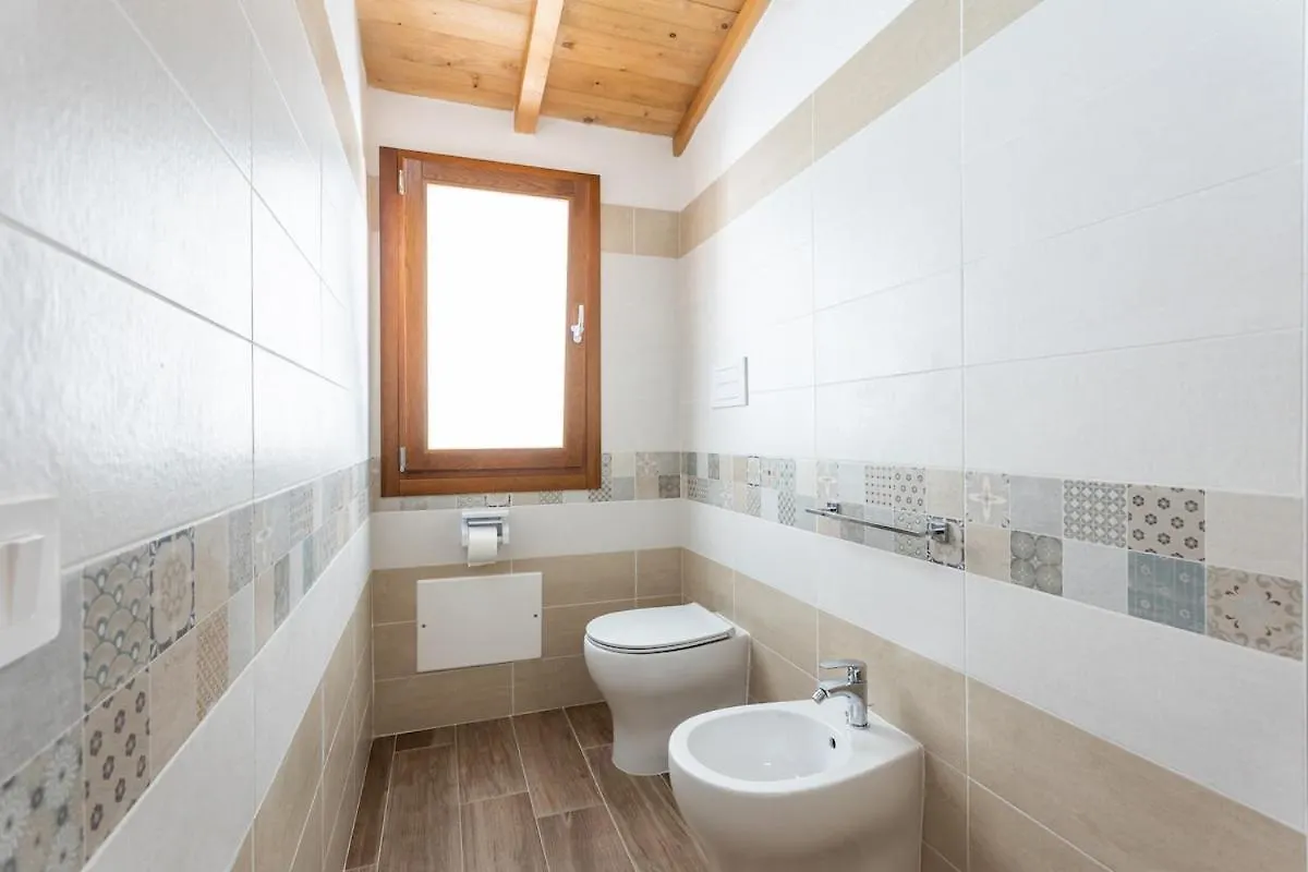Càbras Way To The Sea - Home With Garden & Hot Tub דירה
