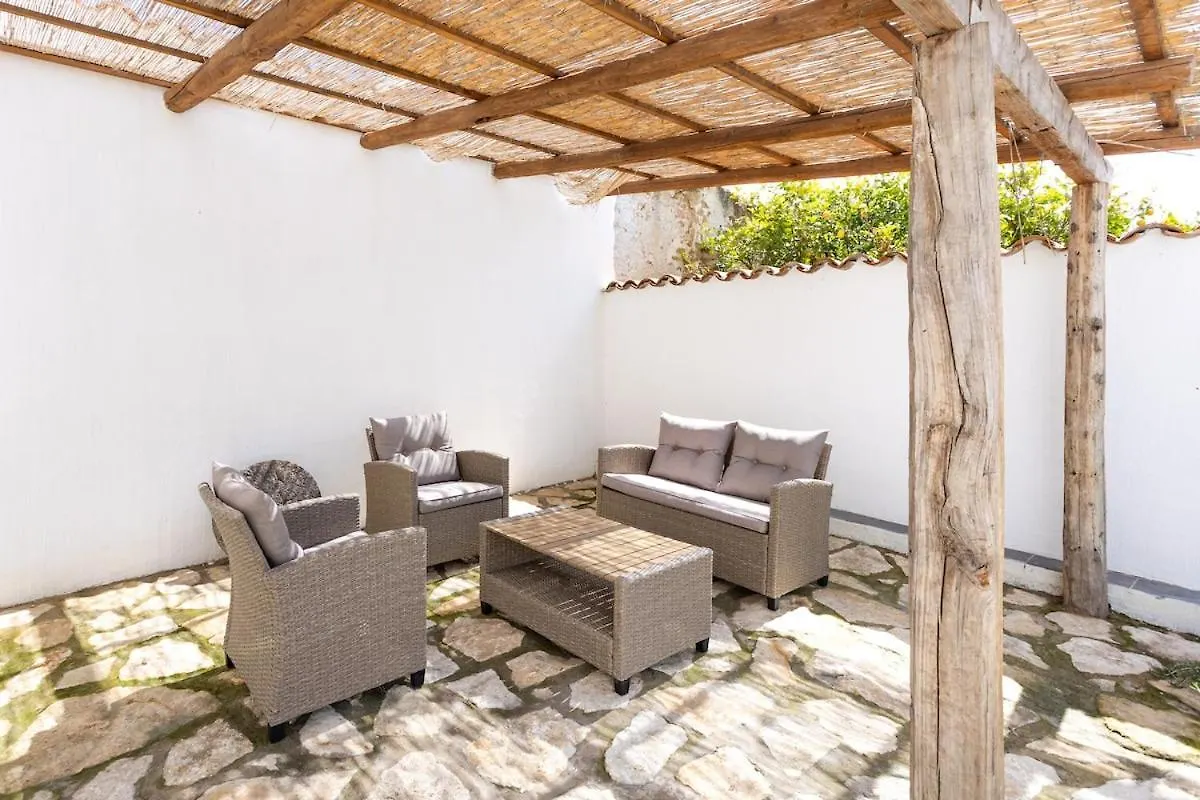 Càbras Way To The Sea - Home With Garden & Hot Tub