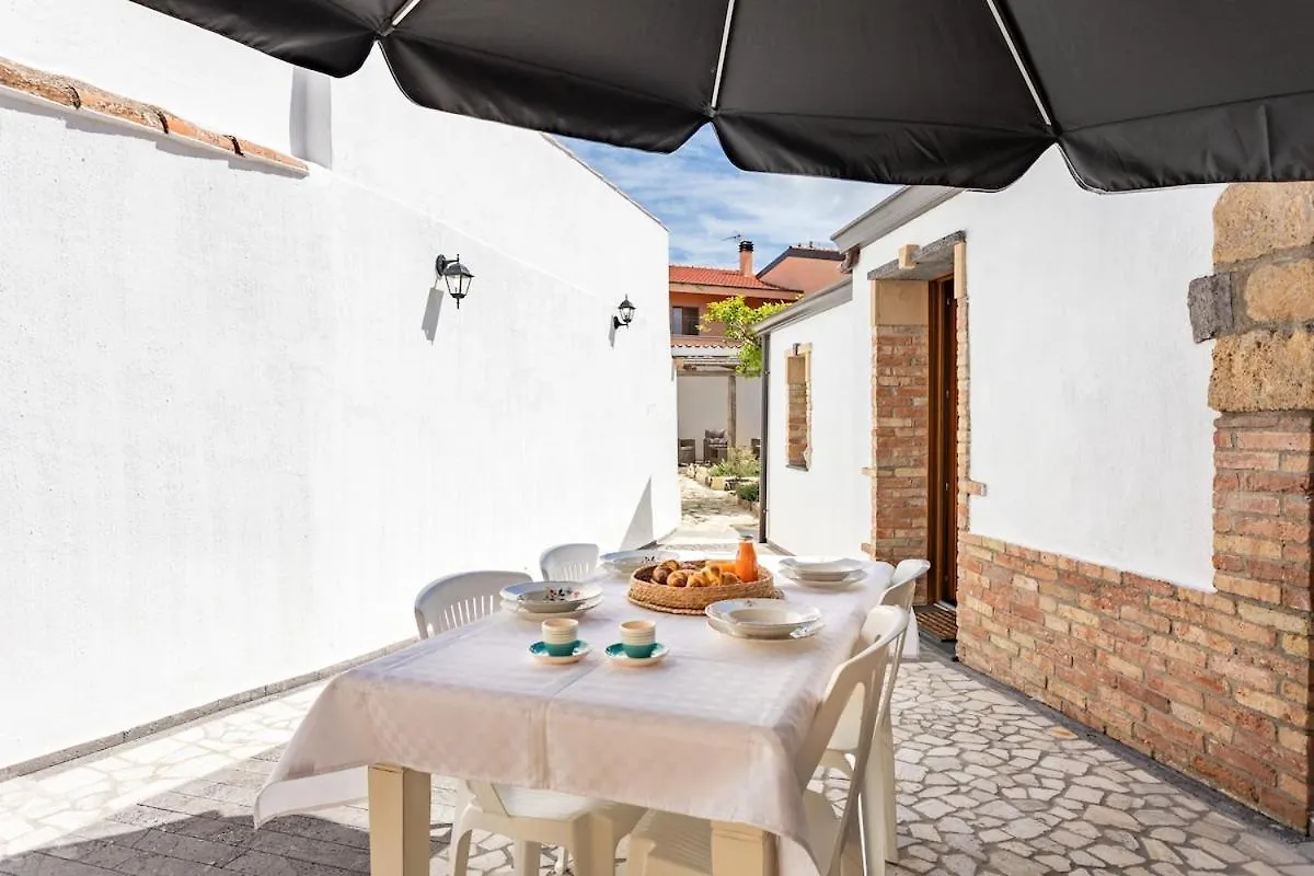 דירה Càbras Way To The Sea - Home With Garden & Hot Tub