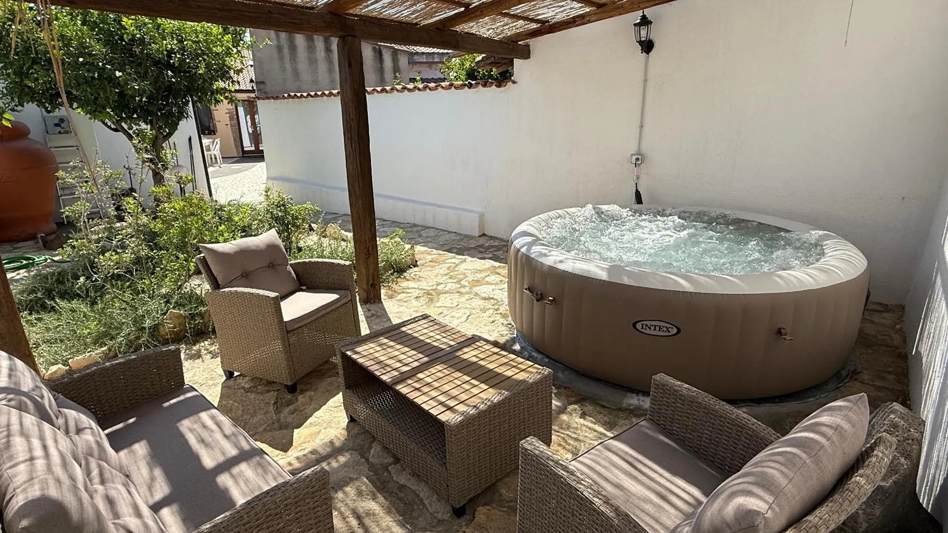 Apartman Way To The Sea - Home With Garden & Hot Tub Càbras
