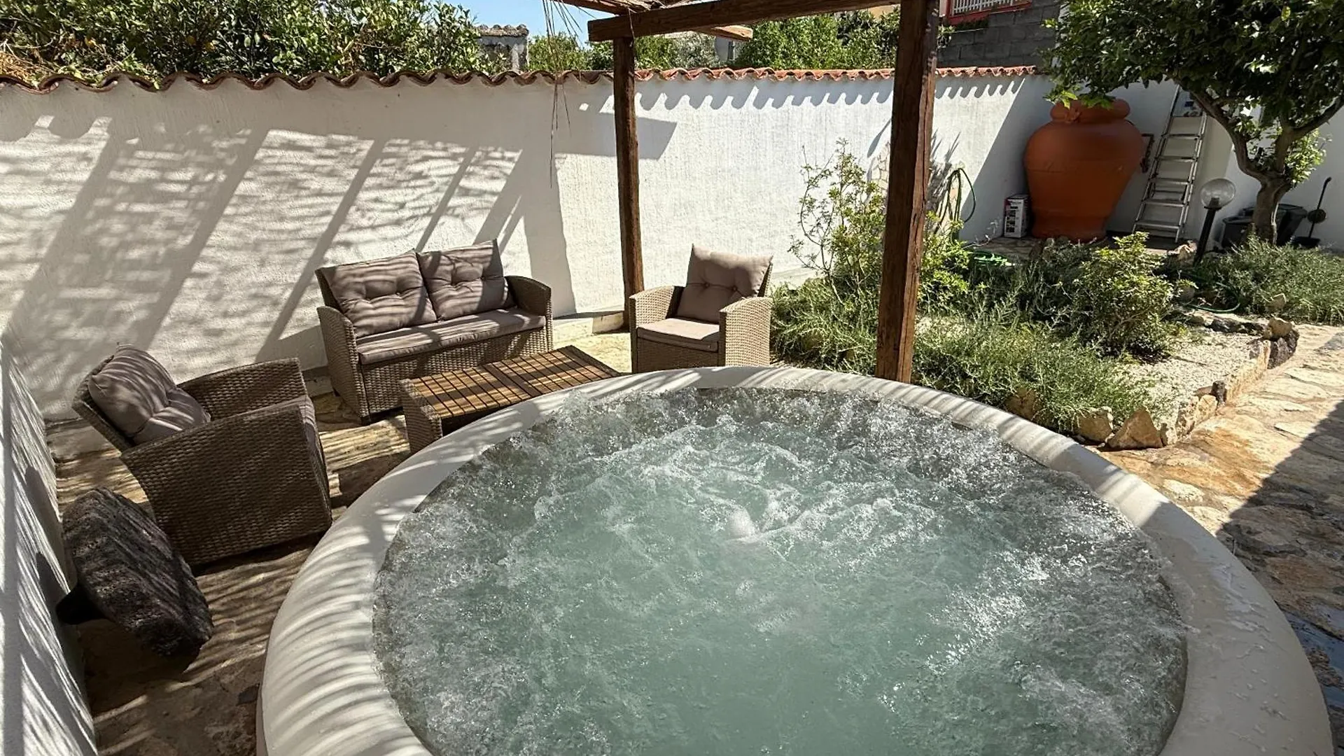 Càbras Way To The Sea - Home With Garden & Hot Tub
